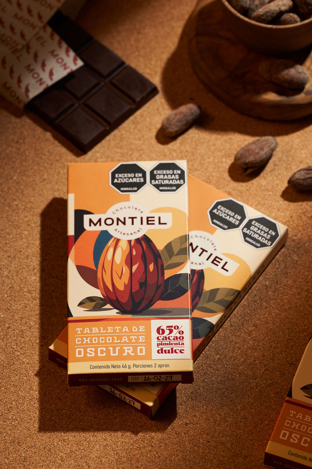 Tabletas de chocolate oscuro artesanal colombiano - Montiel Chocolate Origen Yalí